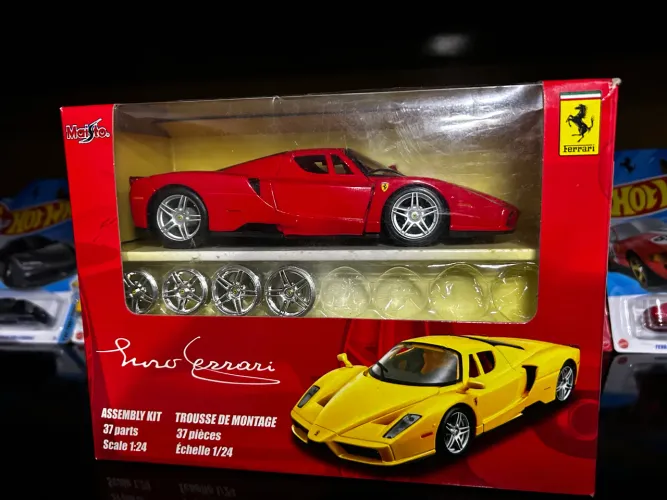 Ferrari Enzo 1/24 Maisto completa na caixa Raridade