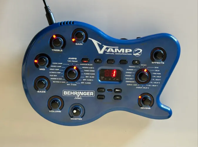 Pedaleira Behringer V-AMP 2