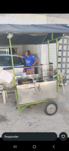 Carroça de espetinho e cachorro quente 