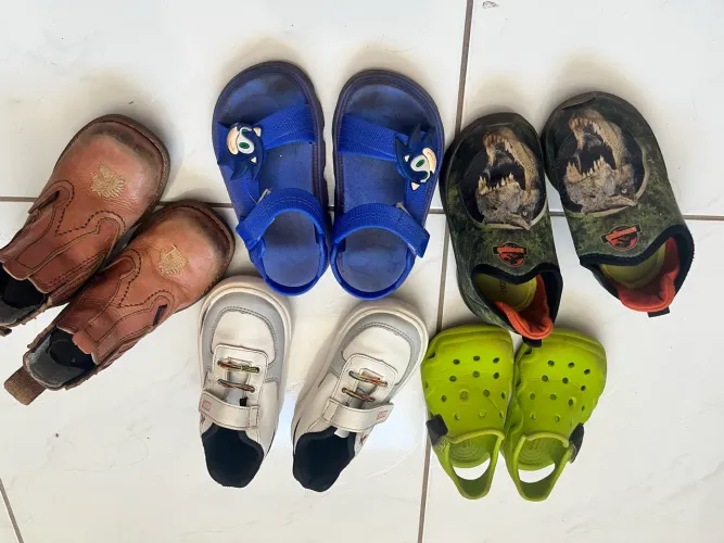 Sapato para meninos 4 anos tamanho 24 e 25 