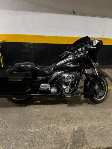 Harley Davidson Street glide  com vários acessórios impecável!