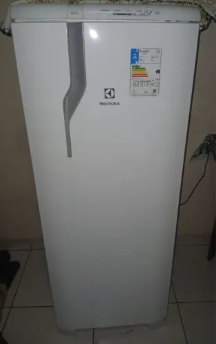 Geladeira Eletrolux semi nova