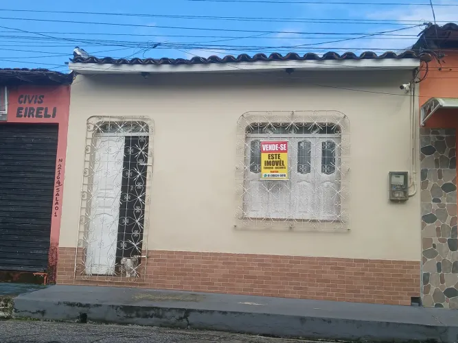 Casa no centro de Bragança,na rua Marechal próximo de tudo do centro
