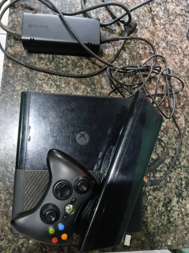 Xbox 360 original com Kinect e controle original recarregavel