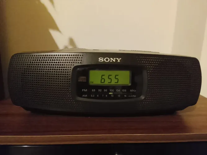 Rádio relógio com CD player Sony Made in Japan