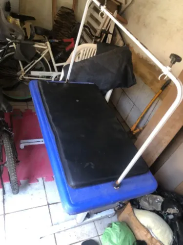 Mesa para tosa azul e preta