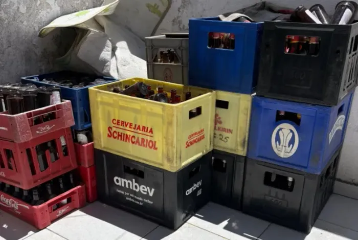 CAIXA DE CERVEJA COM CASCO 600ML E LITRINHO