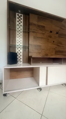 Rack com painel e rodinha
