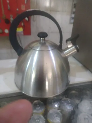 Chaleira em inox com tamps