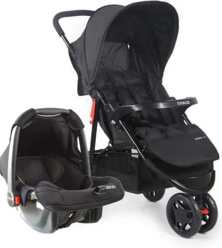 Carrinho de bebê com bebê conforto