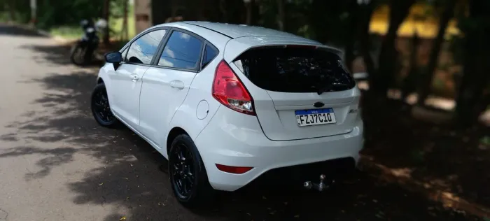 Ford Fiesta 1.5 16V Flex Mec. 5P 2015