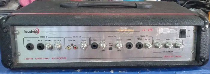 Amplificador profissional Loudvox modelo LC410