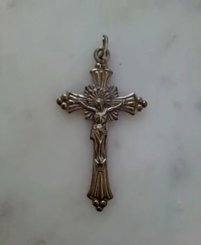 Crucifixo banhado a prata 