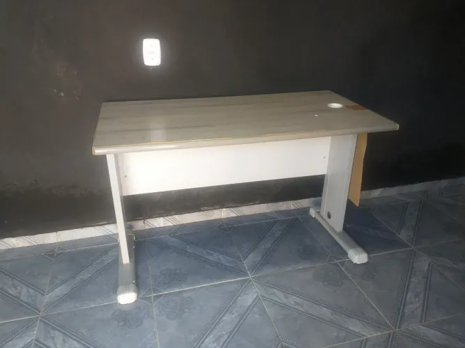 Mesa pra escritório muito boa