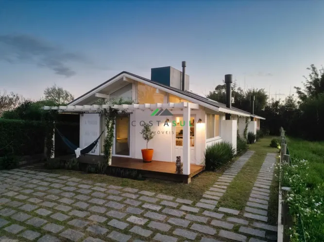Conjunto de Duas Casas Integradas234m², a 300m da Lagoa da Ibiraquera-Imbituba