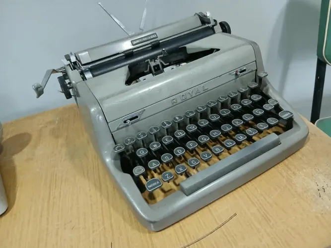 Máquina de escrever antiga