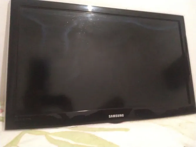 TV 32" Samsung funcionando - para uso ou retirada de peças
