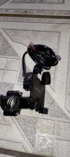 Vendo um suporte de celular para moto com USB