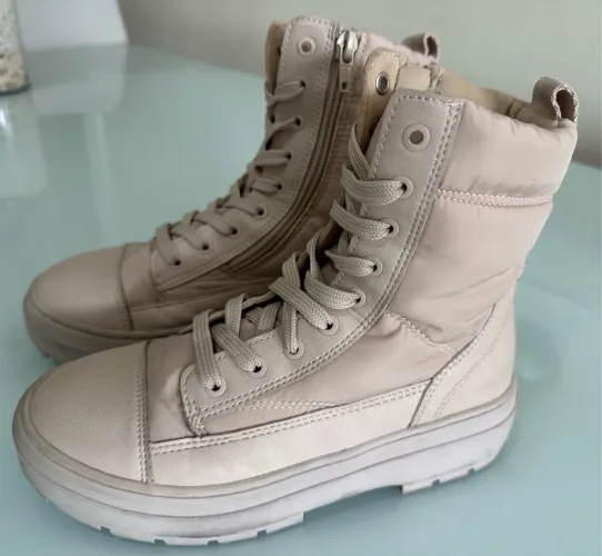 Bota infantil Zara tamanho 34 pouco uso
