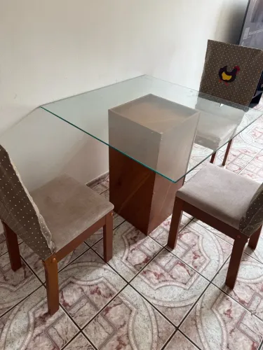 Mesa de jantar 4 cadeiras 