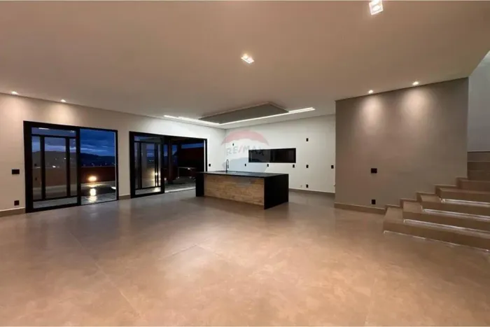 Casa de Alto Padrão com 3 Suítes e Piscina no Condomínio Villa Real Bragança Paulista/SP.