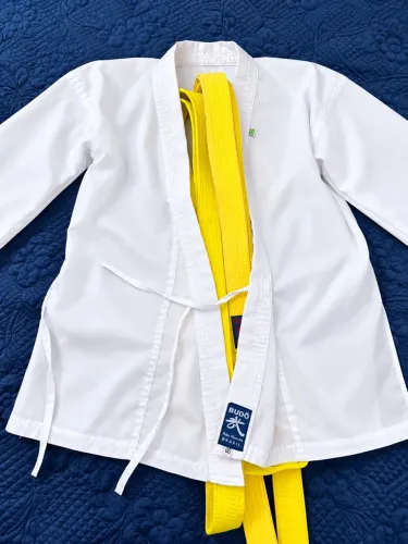 Kimono Budô para Artes Marciais + Faixa Amarela - Tamanho GG