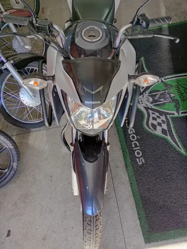 Vende se Honda Titan completa