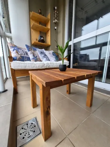 Mesa de Centro de Madeira Maciça Rústica