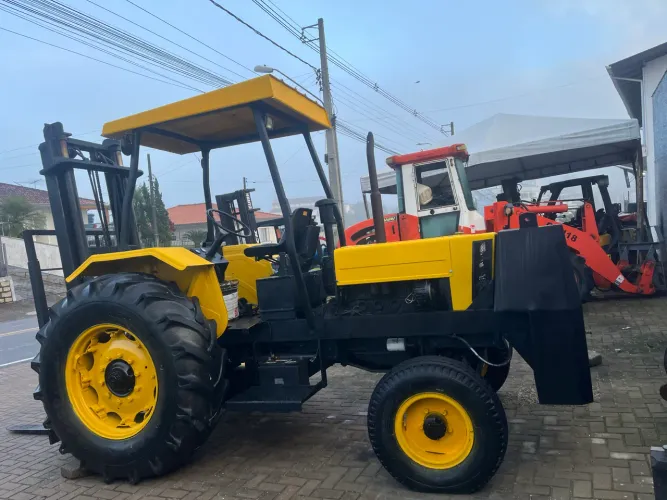 Trator invertido modelo 78 com deslocador