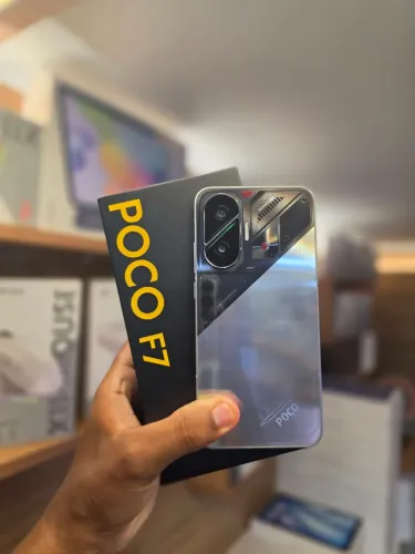 *Poco F7 5G 12/512GB*  Semi Novo Completo  Bateria 100%?66 Ciclos  *R$2749