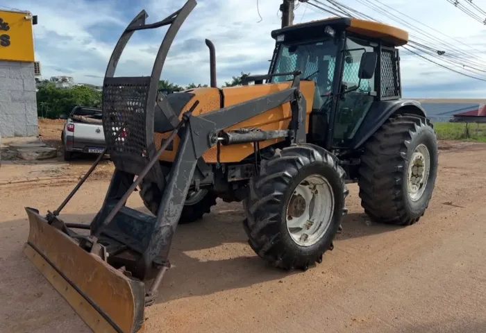Trator Valtra BM110 + Conjunto Frontal - ENTRADA 10%