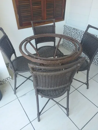 Mesa com 4 cadeiras