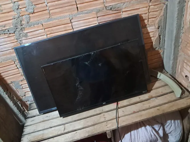 Duas tv venda tela com problemas