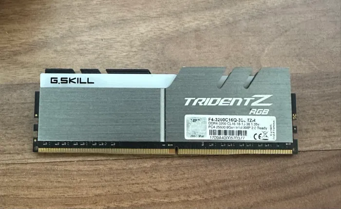 MEMÓRIA GAMER RGB DDR4 8GB 3200