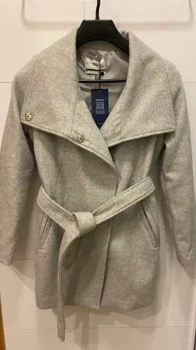 CASACO IMPORTADO BERSHKA - LÃ BATIDA