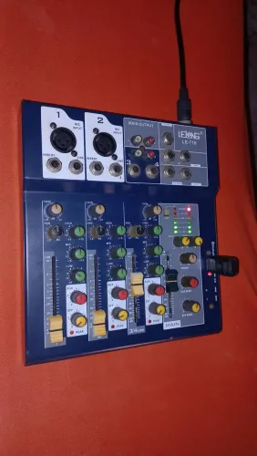 Mesa de audio 4 canais 