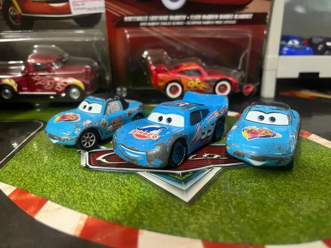 Cars Disney pixar McQueen, Mia e tia Dinoco
