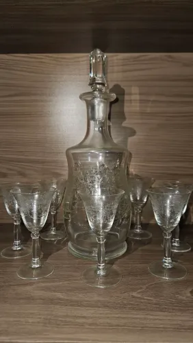 Conjunto de licoreira de cristal desenhada a mão