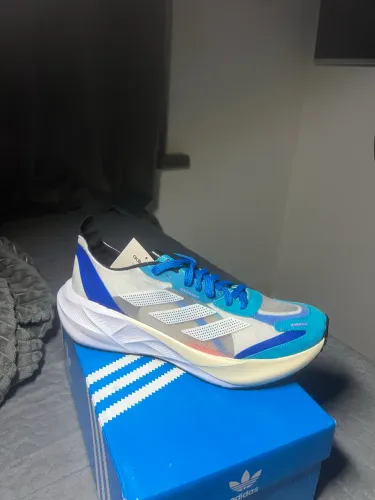 Tênis adidas