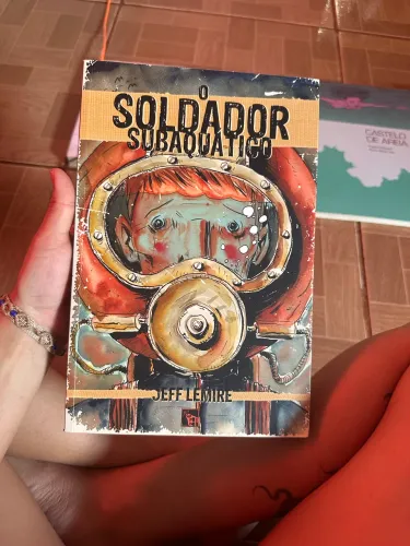 HQ em ótimo estado. Obra emocionante de Jeff Lemire