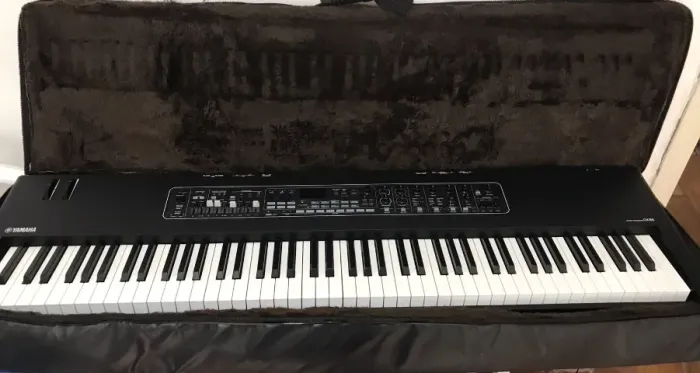 Teclado Yamaha CK88 - com bag luxo, manuais, pedais de sustain e de expressão