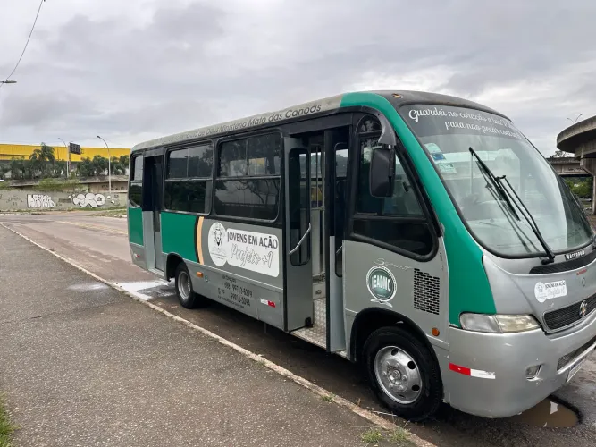 Micro ônibus Mercedes 915 