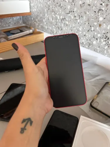 iPhone 12 red 128g 
