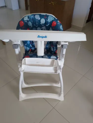 Cadeirinha de alimentação para bebê
