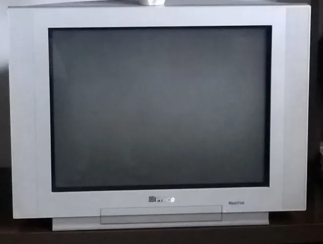 TV 29" Philco + DVD SEMP Toshiba 