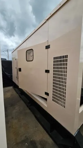 Grupo gerador 500 KVA 450 KVA 400 KVA cabinado ano 2013