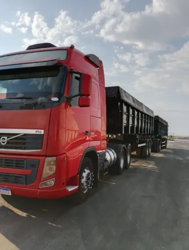 FH 540 GLOBETROTTER 6X4 2013 + CARRETA GUERRA 2013