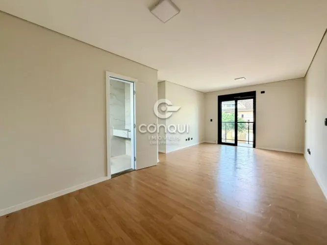 Sobrado de Alto Padrão no Cidade Jardim/ 3 quartos sendo 1 Suíte/ 2 vagas para carro