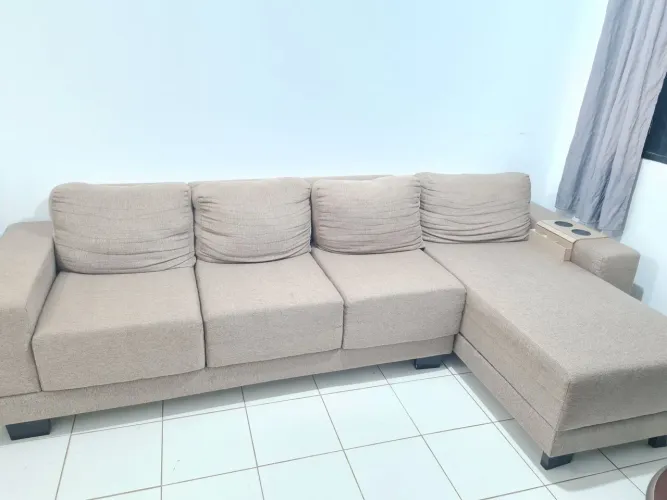 Sofá elegante marrom