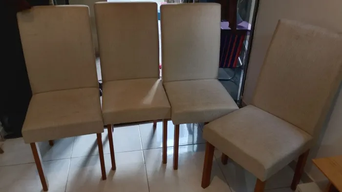 Vendo 6 cadeiras de jantar em boa condição de uso.Capa vai de brinde!